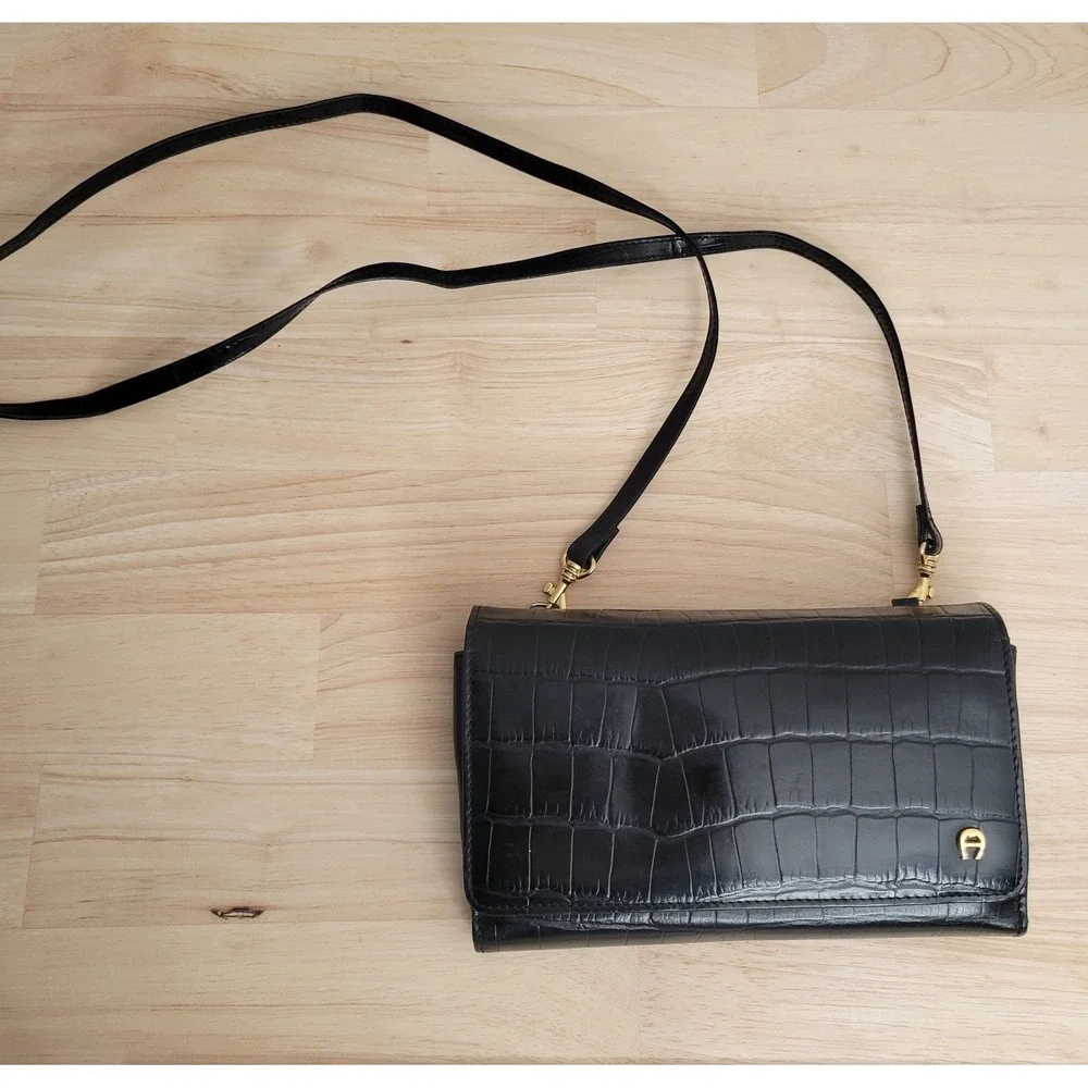 Etienne Aigner Black Croc Embossed Crossbody Shoulder Bag Wallet Clutch Versatil